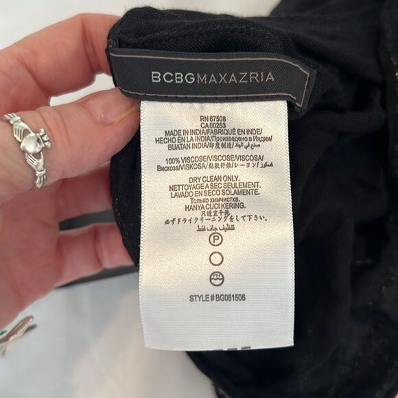 BCBGMaxAzria black with white trim large infinity scarf NWT - Picture 5 of 6